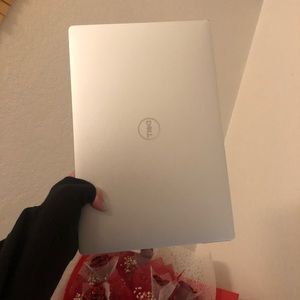 Beautiful Dell XPS 13 9370 13.3 W/ UHD display